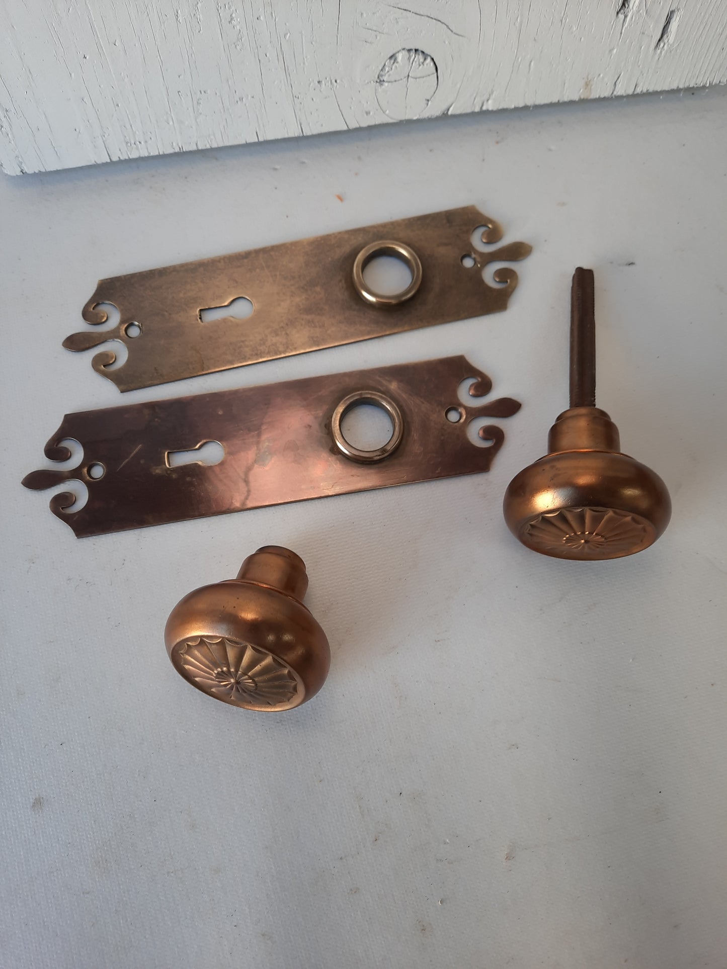 Art Deco Fan Style Doorknob with Backplates, Brass Deco Knobs and Back Plates Set 020301
