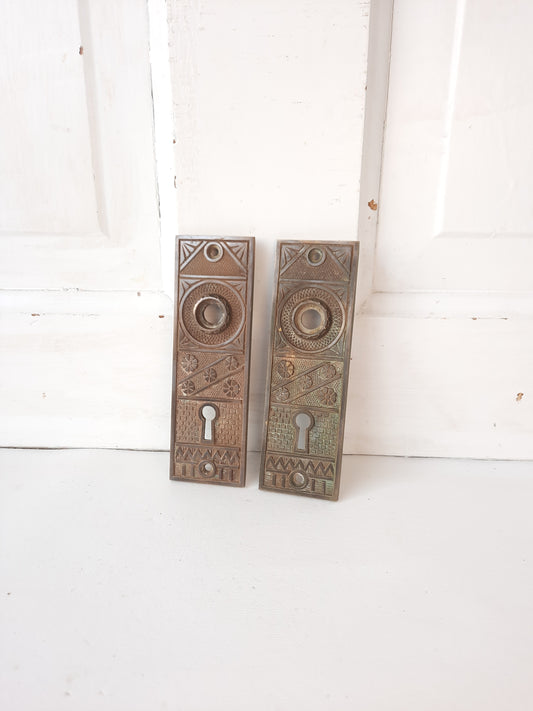 FC Linde Antique Bronze Doorknob Backplates, Antique Bronze Door Knob Escutcheons 022705