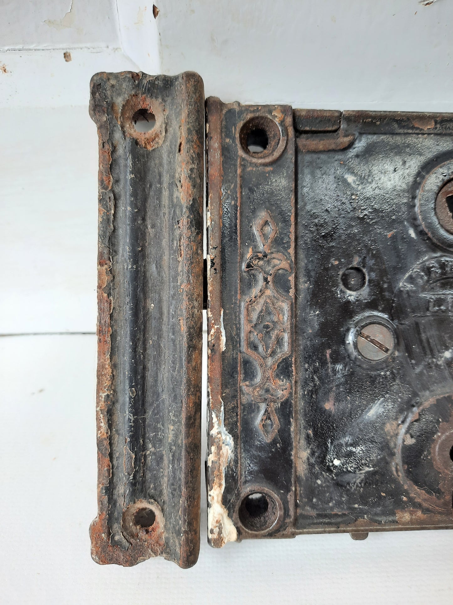 Antique Door Rim Lock and Keeper Set, Cast Iron Surface Mount Door Lock with Privacy Latch 030505