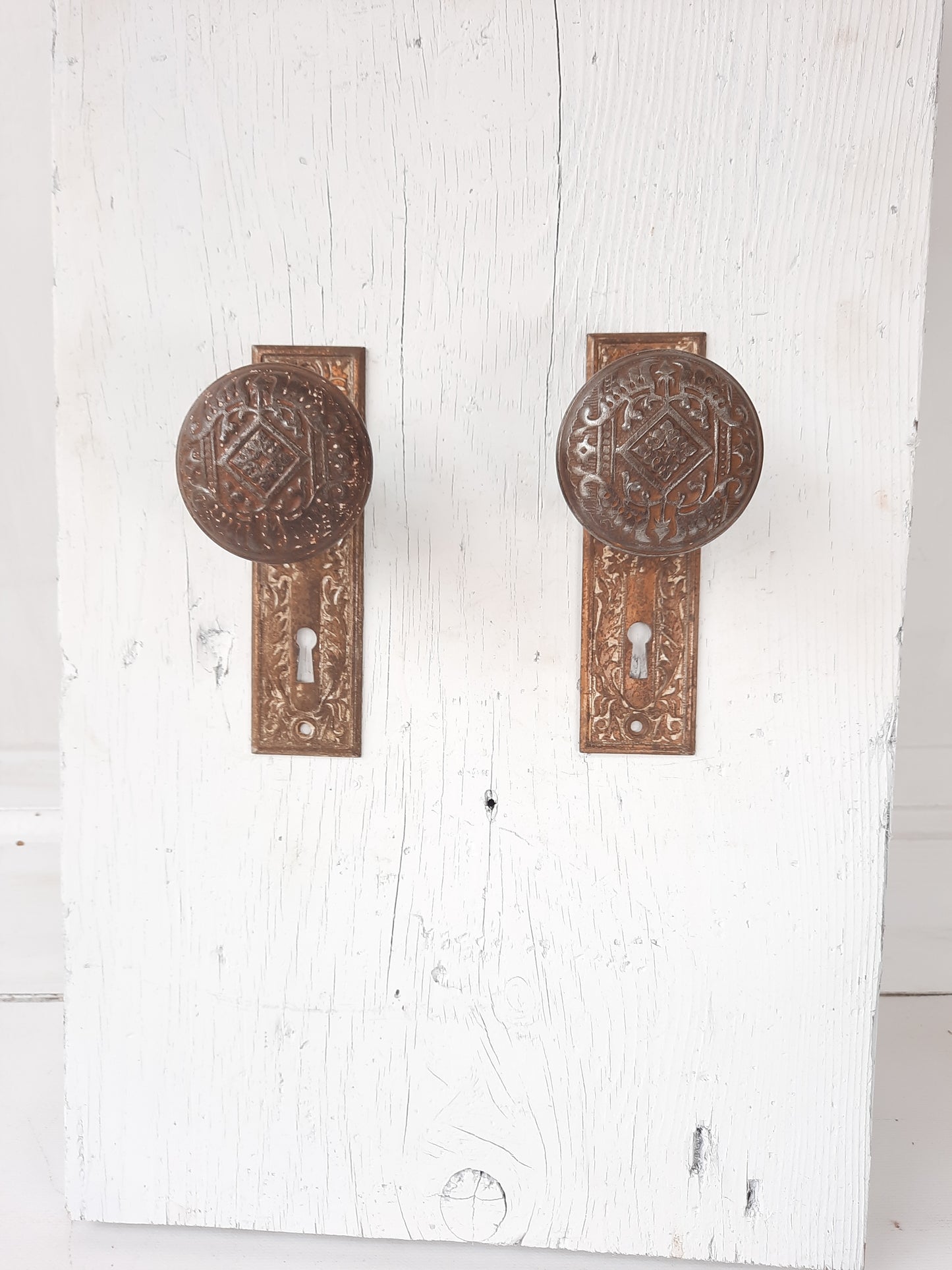 Antique Doorknob and Plates Victorian Door Hardware Set, Ornate Steel Doorknob and Plate Set 032602