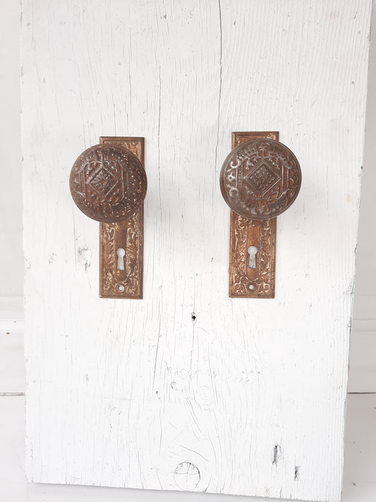 Antique Doorknob and Plates Victorian Door Hardware Set, Ornate Steel Doorknob and Plate Set 032602