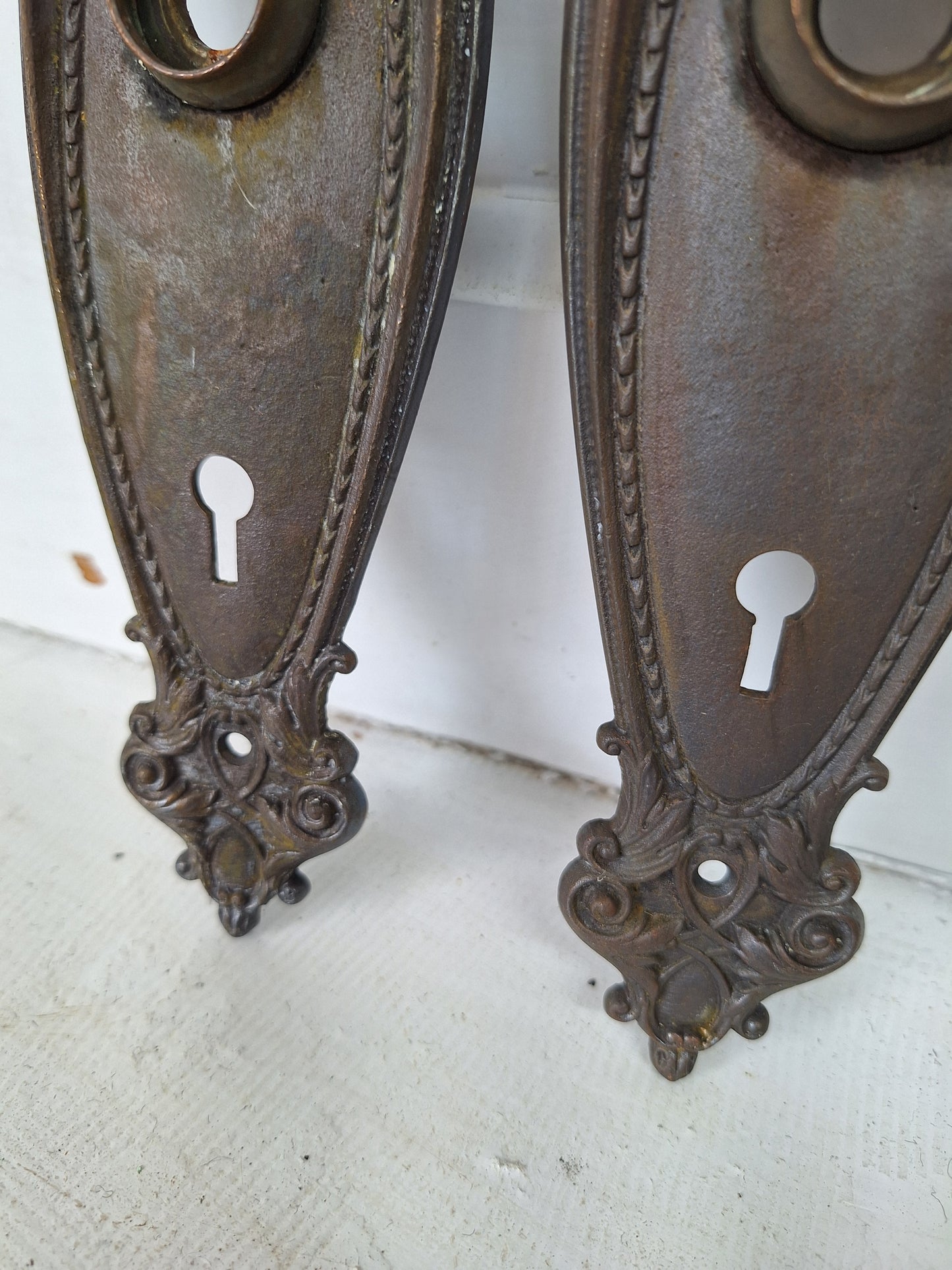 Pair Bronze Door Plates, Floral Pattern Door Plates, Flower Backplates, Bronze Back Plates 080602