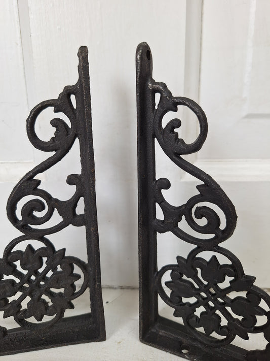 2 Small Shelf Brackets, Pair of Cast Iron Brackets, Victorian Shelf Supports, Metal Corbels, Architectural Salvage 080603