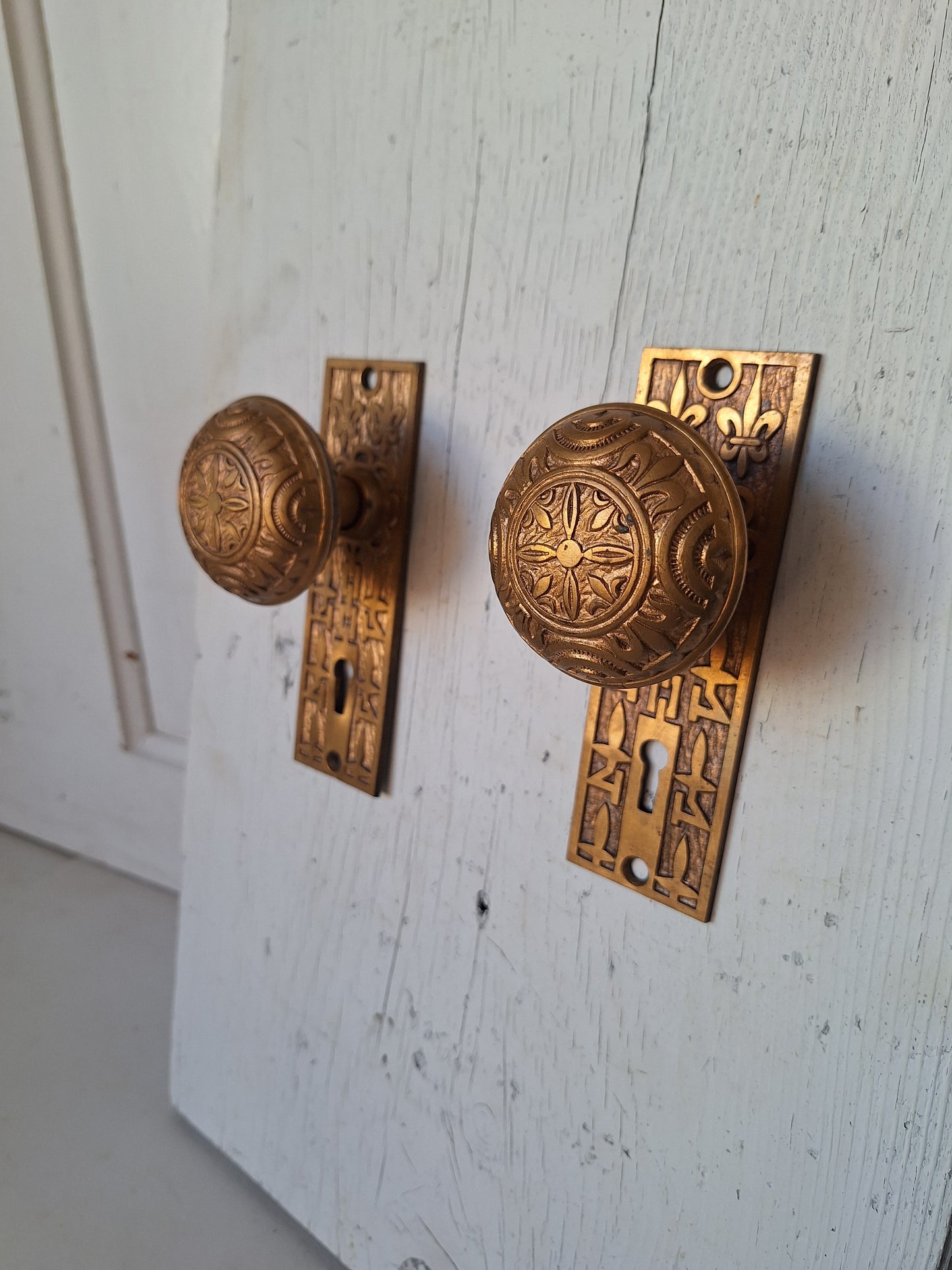 Eastlake Bronze Hardware Set, Bronze Doorknobs and Backplates with Eastlake Design, Full Set Victorian Hardware Architecture Salvage 090505