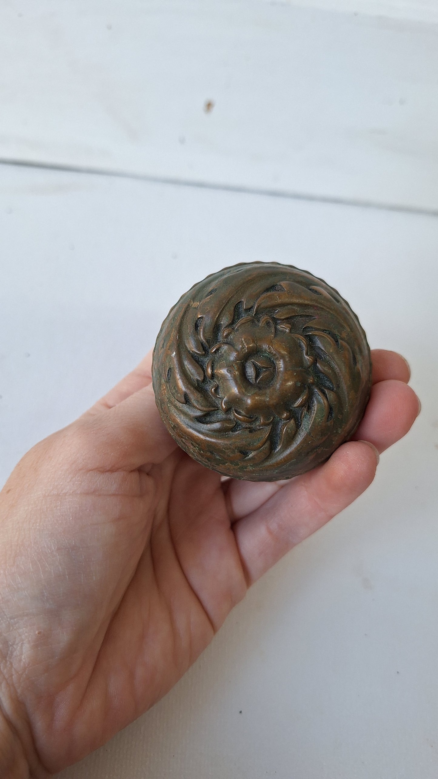 Large Spindle Antique Bronze Doorknob Fourfold Design, Acanthus Leaf Design Door Knob 101511