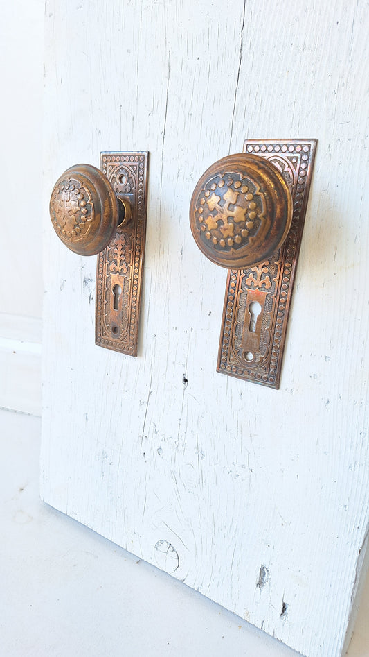 Century Pattern Door Hardware, Eastlake Backplate and Doorknobs, Back Plates and Door Knob Antique Hardware, Stamped Brass Antique 110102