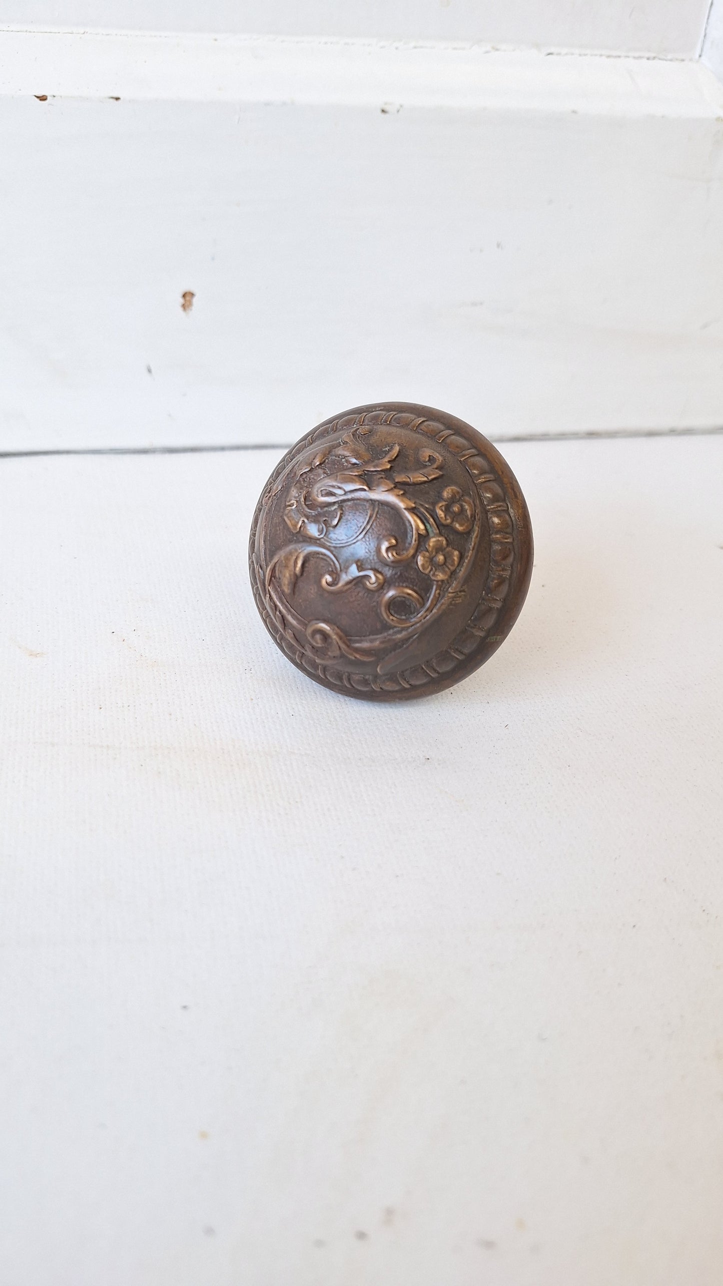 Antique Swirling Flower or Leaf Design Doorknob, Bronze Door Knob, Antique Brass Knob, Vintage Door Knob, Leaf Design 110104