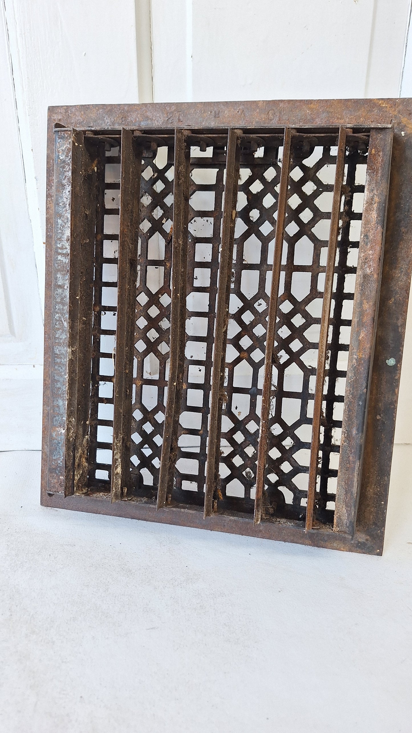 12 x 14" Complete Vent Cover, Vintage Cast Iron Grate, Flower Pattern, Architecture Salvage, Heating Grate, Cold Air Return #110111