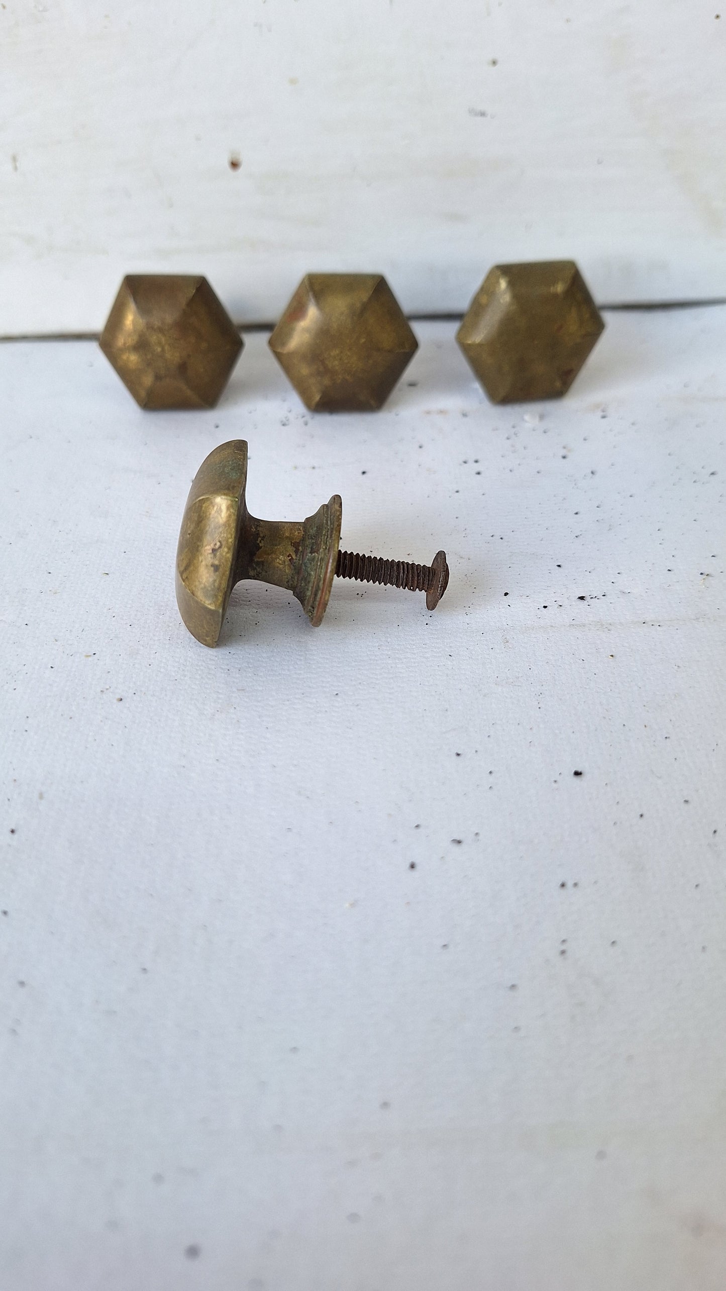 Set of 4 Vintage Bronze Knobs, Bronze Hexagon Cabinet Knobs, Vintage Hexagonal Drawer Pulls, Six Point Drawer Pulls 020409