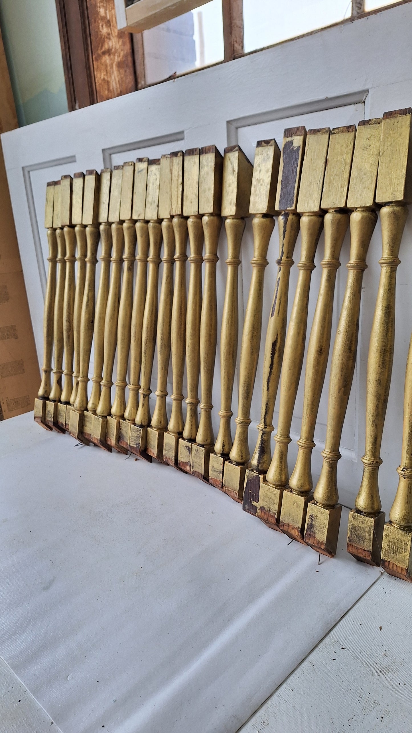 22 Antique Spindles, Staircase Spindles, Staircase Balusters, Staircase Railing Antique Table Legs, Salvaged Spindles, Wood Spindles #021102