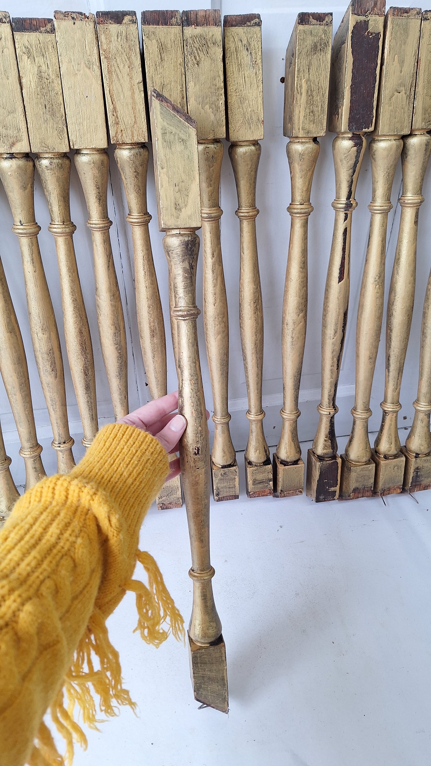 22 Antique Spindles, Staircase Spindles, Staircase Balusters, Staircase Railing Antique Table Legs, Salvaged Spindles, Wood Spindles #021102