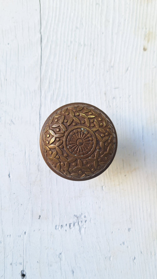 Rice Pattern Doorknob by Yale and Towne, Antique Bronze Door Knob, Ornate Bronze Victorian Doorknob 022705