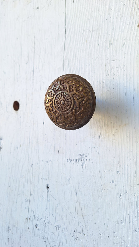 Rice Pattern Doorknob by Yale and Towne, Antique Bronze Door Knob, Ornate Bronze Victorian Doorknob 022705