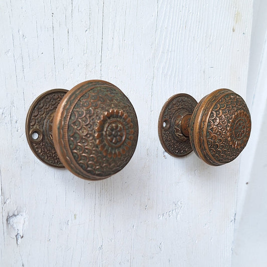 Penn Hardware Daisy Design Doorknobs and Rosetes, Solid Bronze Ornate Doorknobs with Fish Scale Pattern 040209
