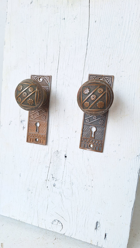 Set of FC Linde Antique Doorknob Back Plates and Doorknobs, F.C. Linde Bronze Door Knobs and Escutcheons, Antique Door Plate Hardware 040306