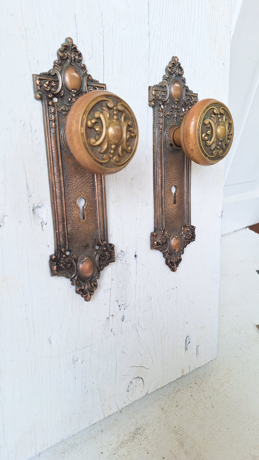 Bronze Reole Hardware Set, Reole Pattern Doorknobs and Backplates, Antique Bronze Door Hardware, Antique Salvage 040307