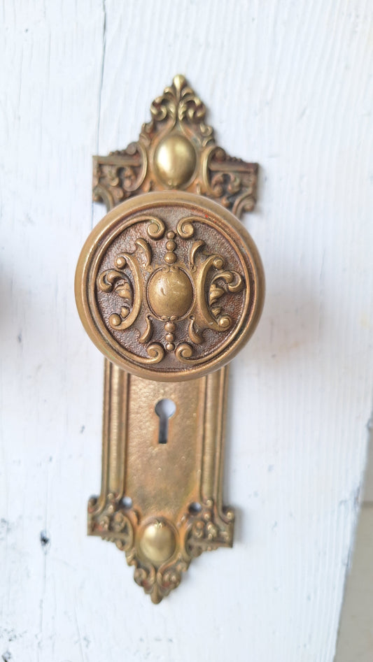 Bronze Reole Hardware Set, Reole Pattern Doorknobs and Backplates, Antique Bronze Door Hardware, Antique Salvage 040308