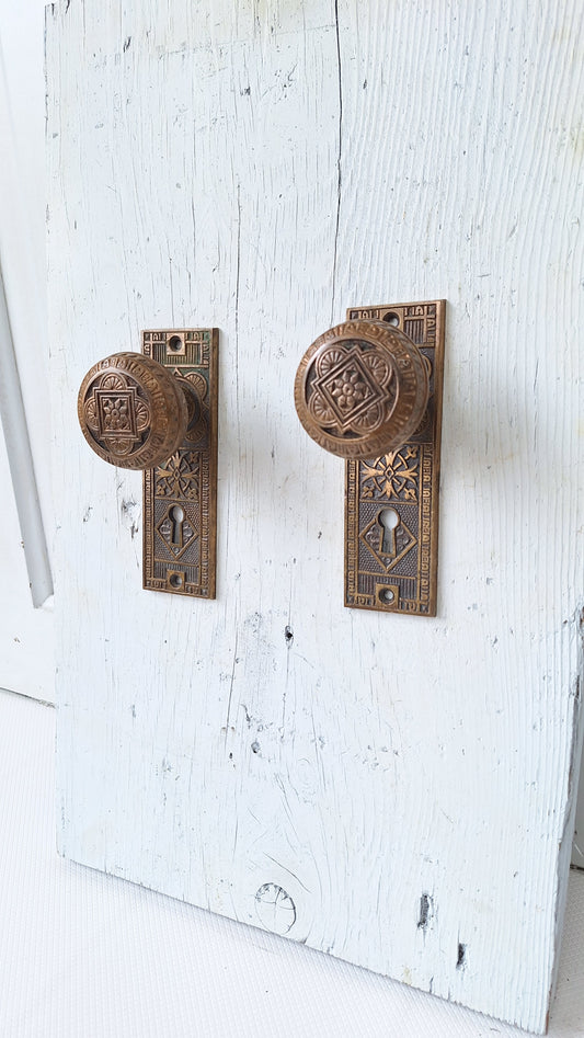 Floral Eastlake Pattern Door Hardware Set, Antique Bronze Design Back Plate and Doorknob Set, Antique Door Hardware 040510