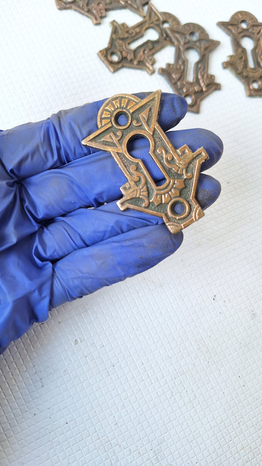 Unusually Shaped Antique Key Hole Cover, Bronze Eastlake Keyhole Plate 041504