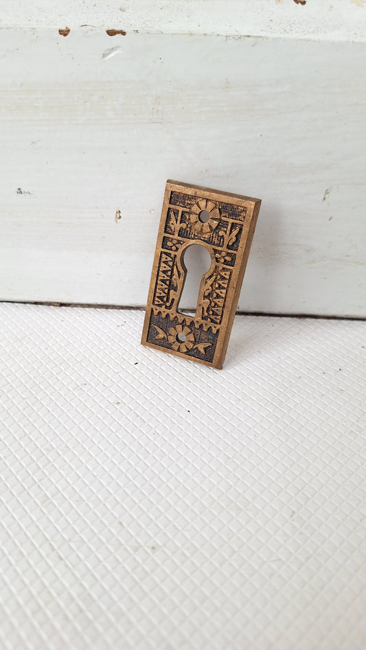 Single Ornate Design Escutcheon, Eastlake Design Antique Brass Keyhole, Bronze Key Plate, Antique Key Hole Covers 041706