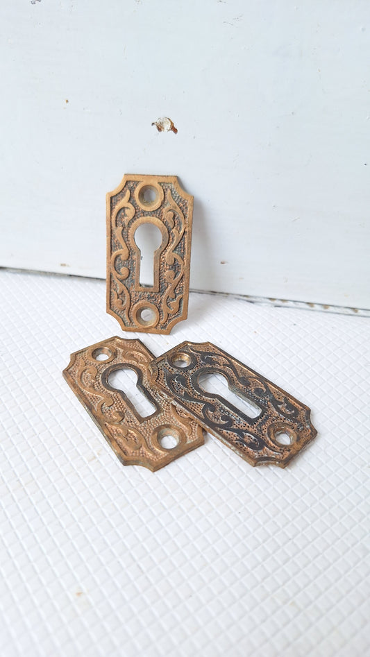 One Victorian Escutcheon, Bronze Key Hole Cover Plate, Fancy Scroll Design 041805