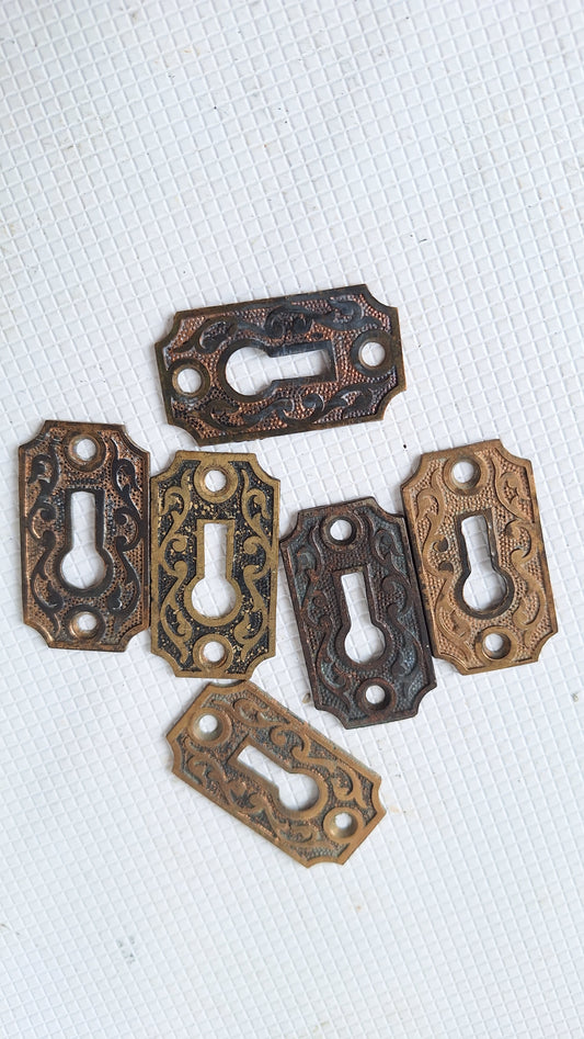 One Victorian Escutcheon, Bronze Key Hole Cover Plate, Fancy Scroll Design 041805