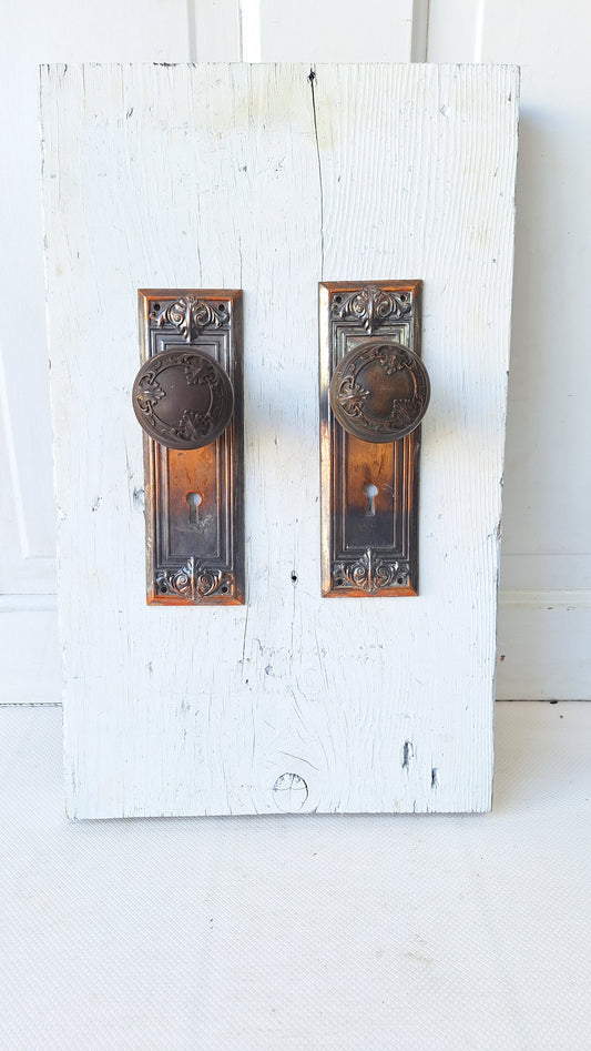 Floral Pattern Door Hardware Set, Locris Pattern by Reading, Antique Steel Design Back Plate and Doorknob Set 042403