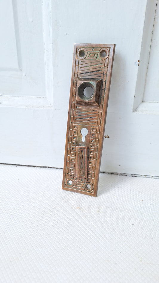 Exterior Door Plate, Antique Door Plate Double Keyhole, Two Key Hole Plate, Swinging Keyhole Cover Ornate Backplate 050302