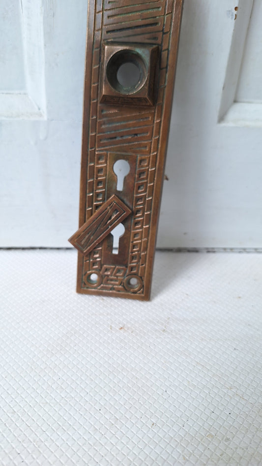 Exterior Door Plate, Antique Door Plate Double Keyhole, Two Key Hole Plate, Swinging Keyhole Cover Ornate Backplate 050302