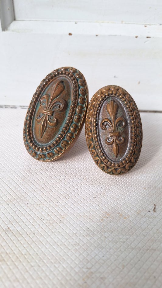 Fleur de Lis Oval Door Knobs, Entry Size Knob Antique Doorknob, Antique French Door Knobs 050308