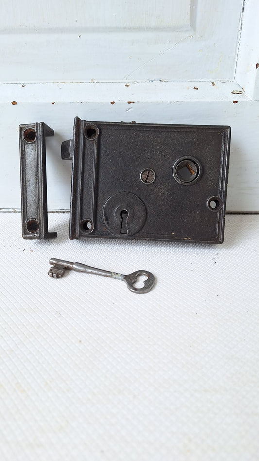 Antique Door Rim Lock and Keeper Set with Key, Cast Iron Surface Mount Door Lock with Privacy Latch 050501