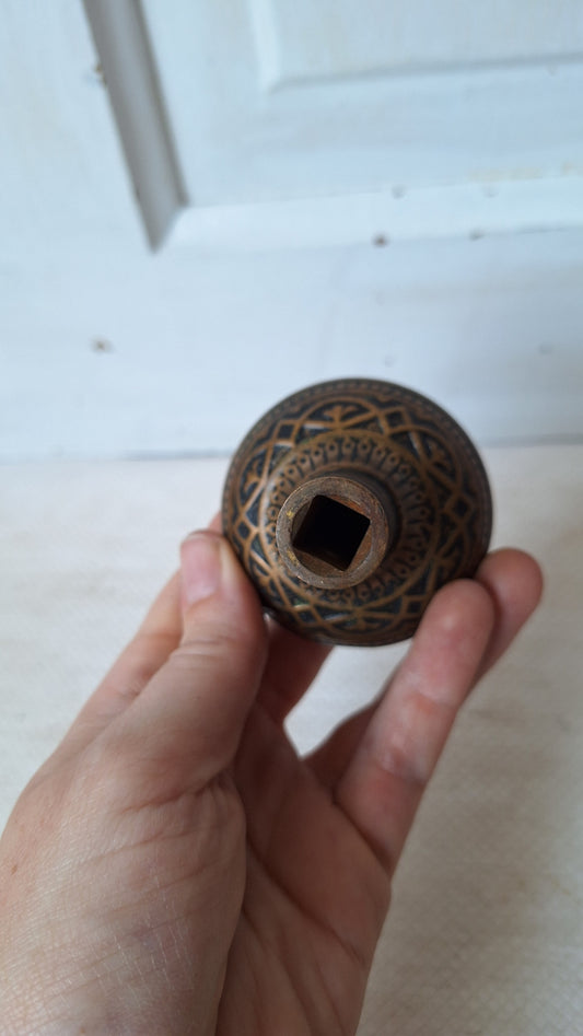 Victorian Doorknob with Interlocking Design, 3/8" Large Spindle, Fancy Brass Door Knob, Star Center Antique Door Handle 053106