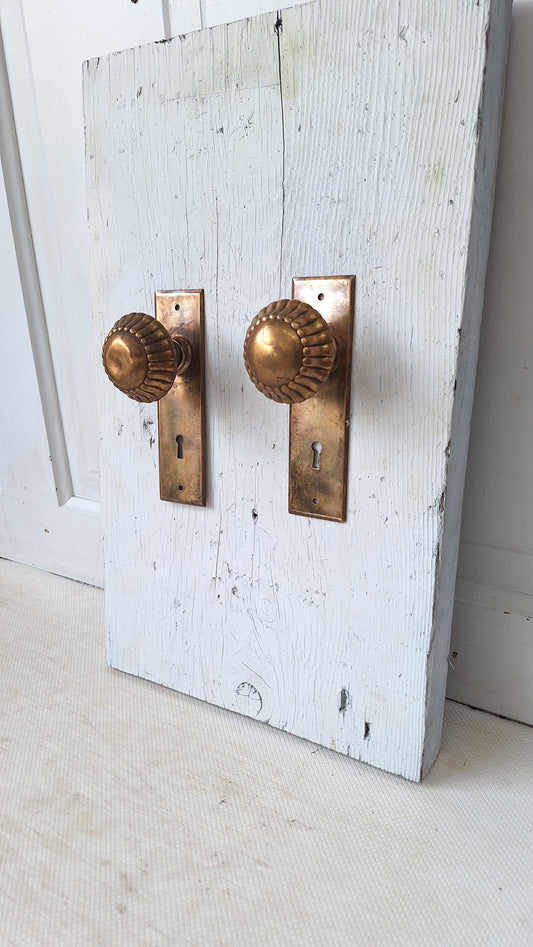 Fan Style Antique Brass Doorknobs and Backplates, Radial Design Knobs and Plates, Copper Door Hardware Set, Architecture Salvage 060301