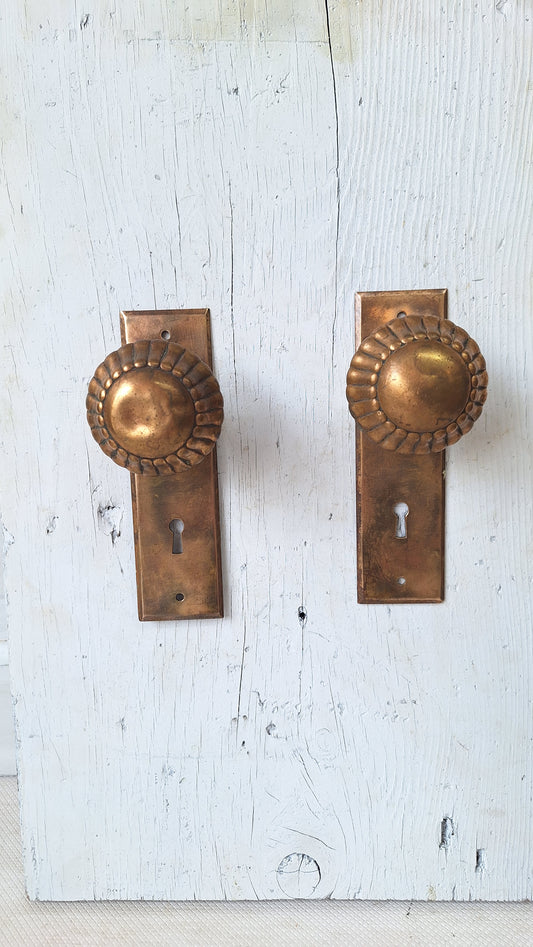 Fan Style Antique Brass Doorknobs and Backplates, Radial Design Knobs and Plates, Copper Door Hardware Set, Architecture Salvage 060301