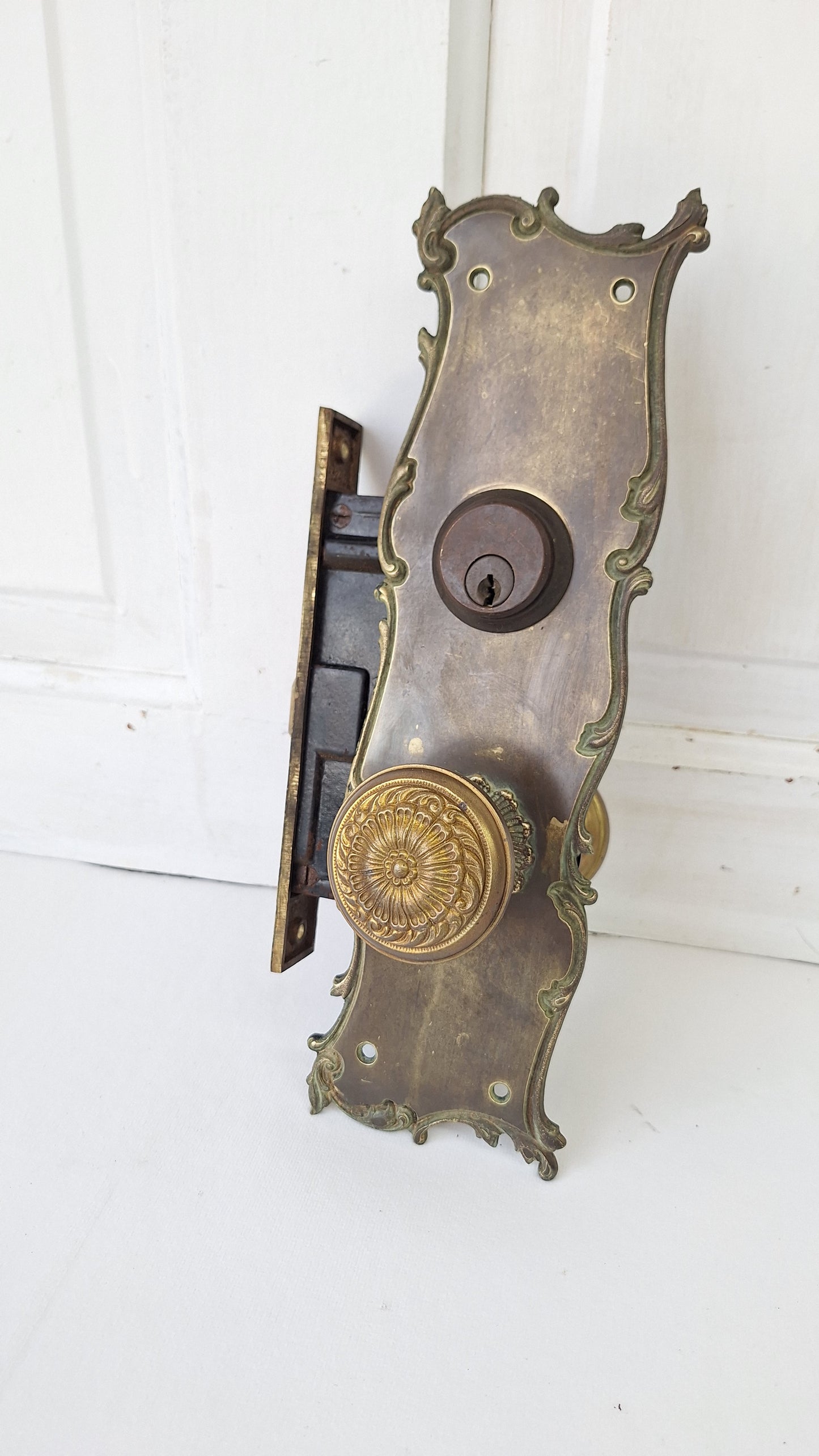Complete Entry Door Hardware Set: Front Door Cylinder Lock with Plates and Knobs