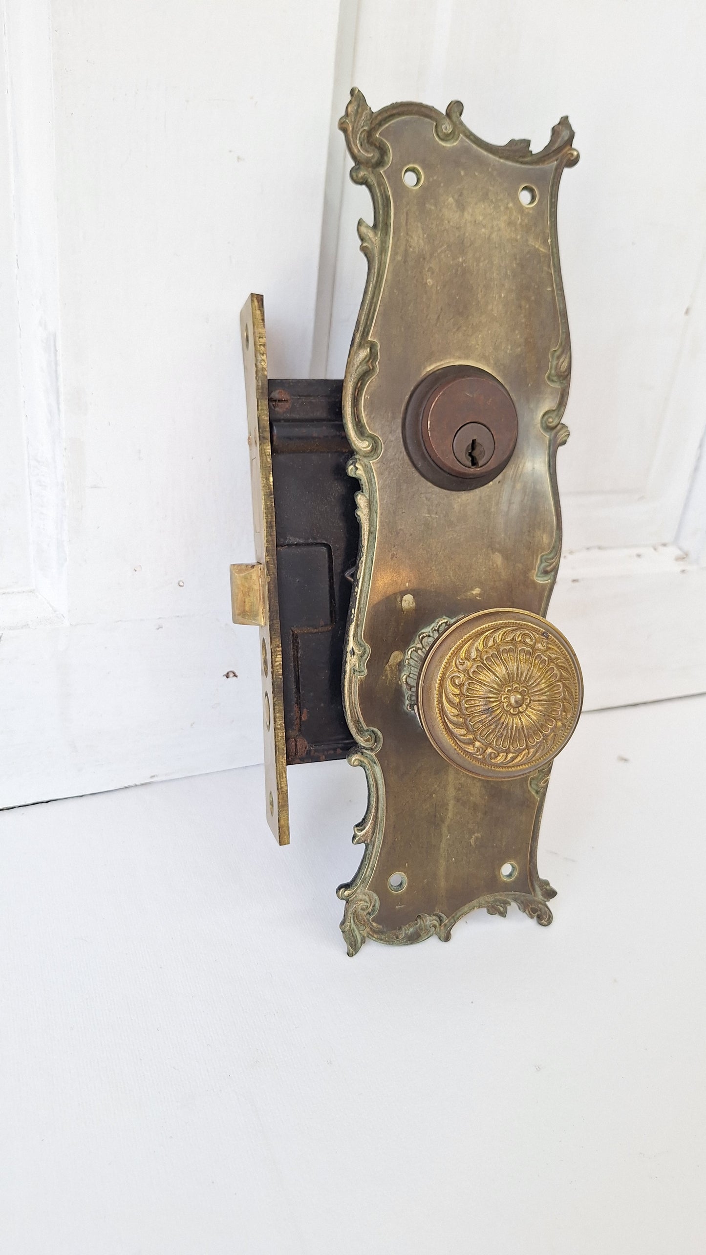 Complete Entry Door Hardware Set: Front Door Cylinder Lock with Plates and Knobs