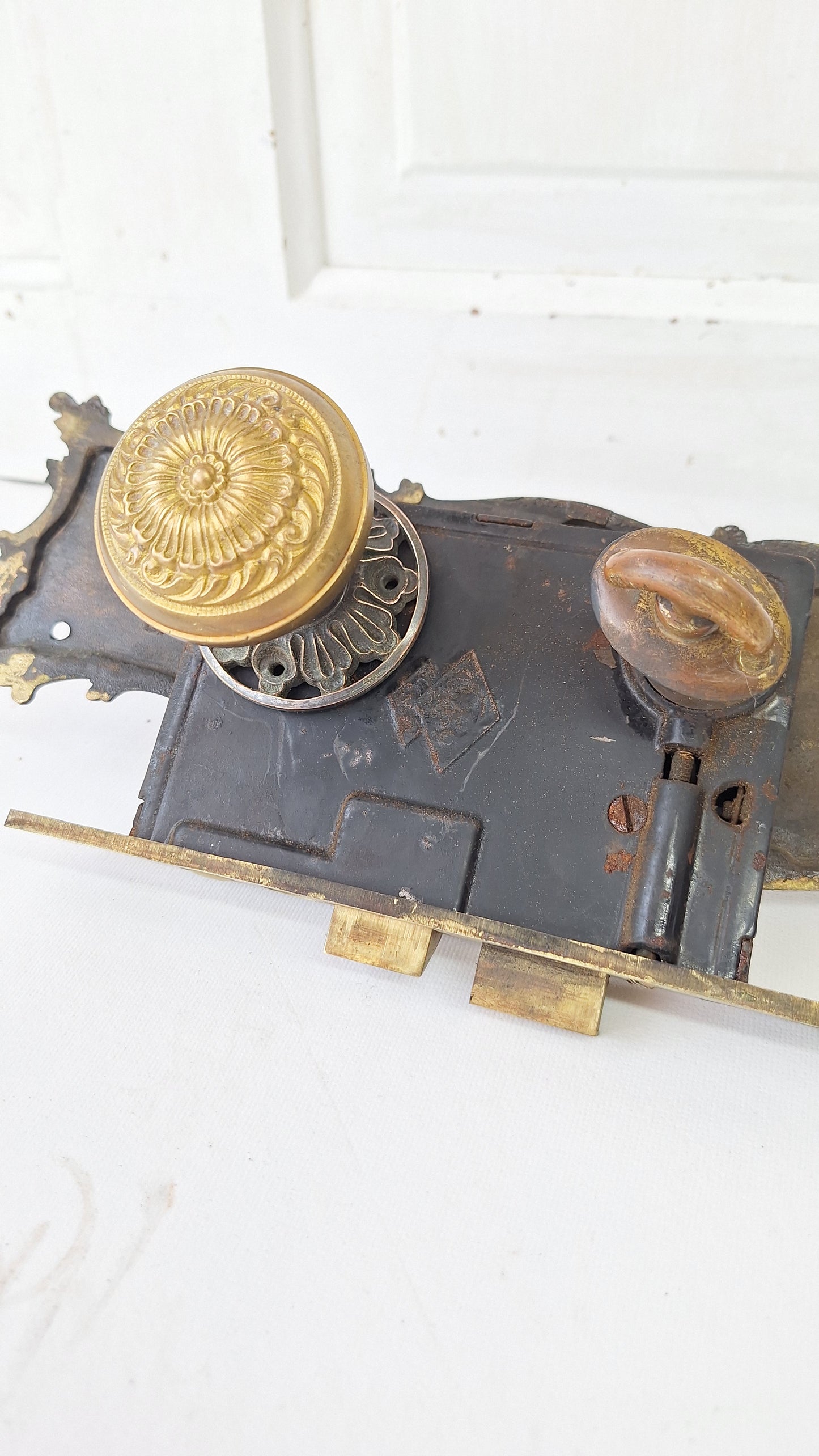 Complete Entry Door Hardware Set: Front Door Cylinder Lock with Plates and Knobs