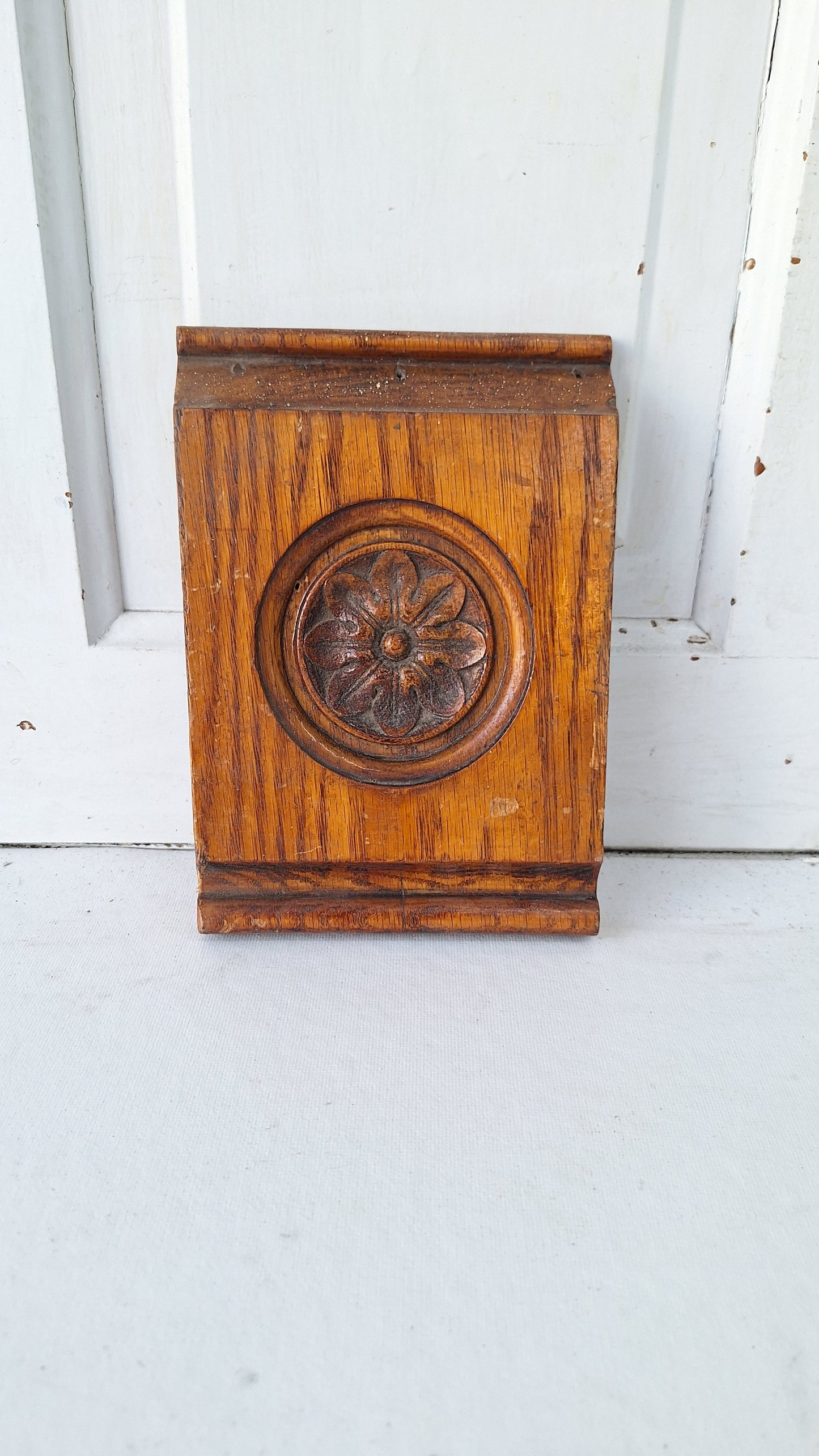 Antique Carved Flower Design Plinth Block, Trim Corner Block with Pressed Flower Pattern