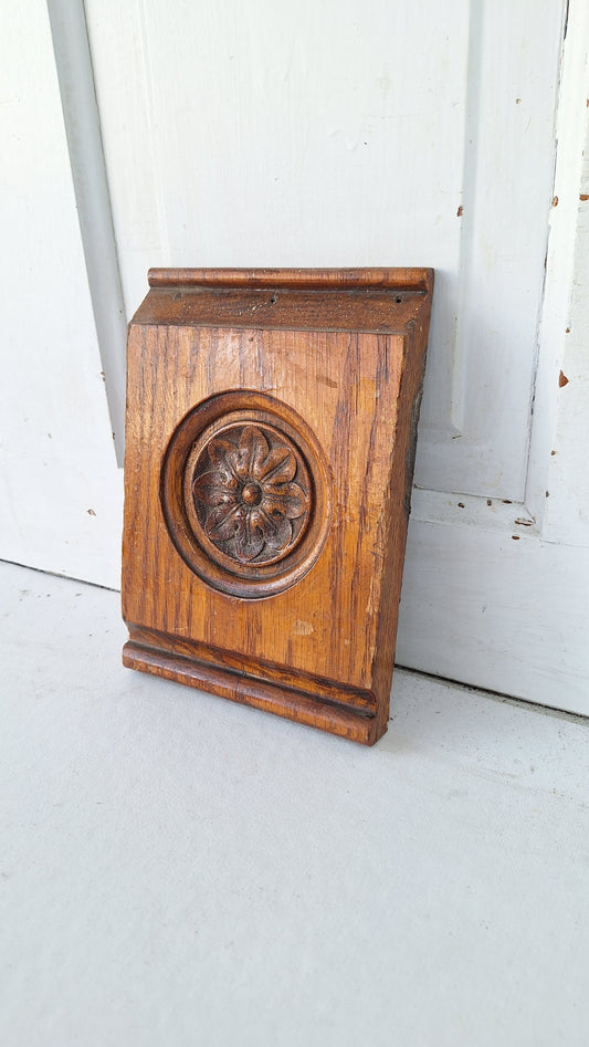 Antique Carved Flower Design Plinth Block, Trim Corner Block with Pressed Flower Pattern