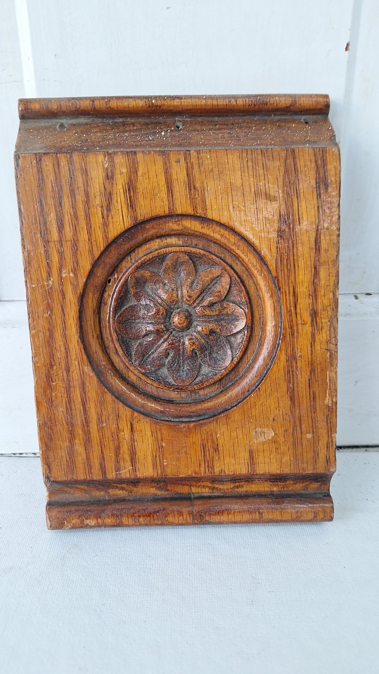 Antique Carved Flower Design Plinth Block, Trim Corner Block with Pressed Flower Pattern