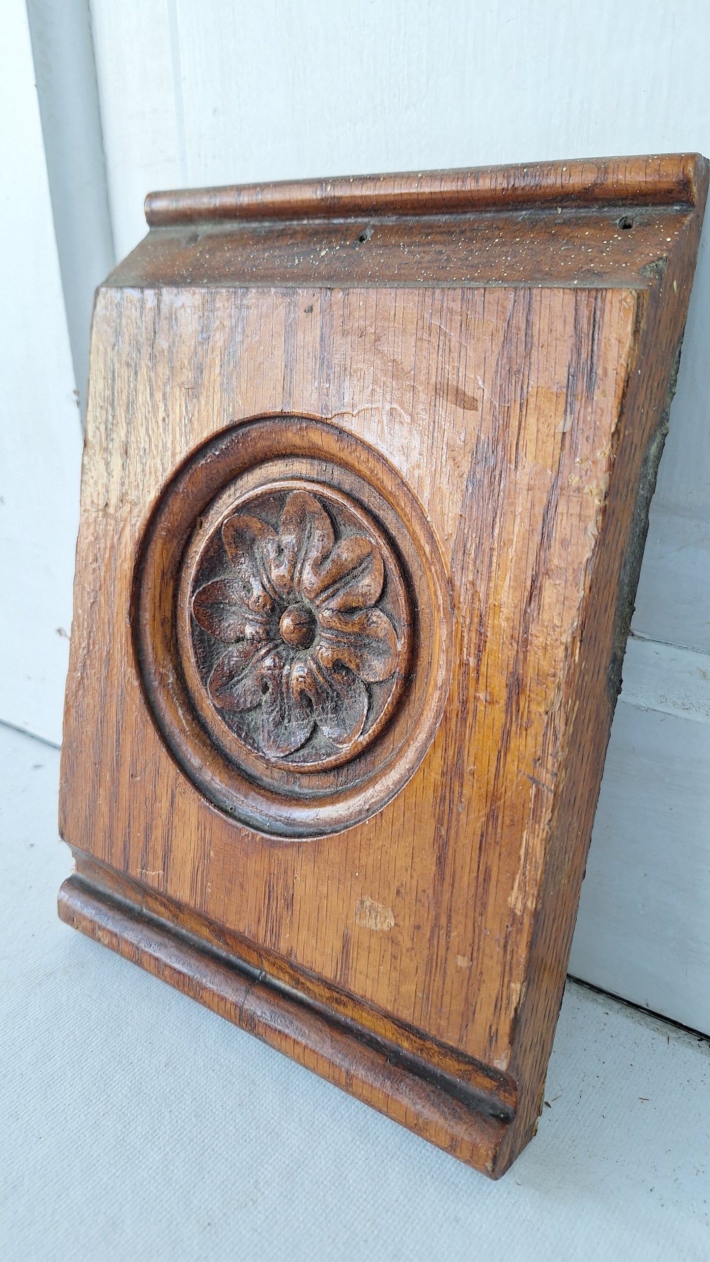 Antique Carved Flower Design Plinth Block, Trim Corner Block with Pressed Flower Pattern
