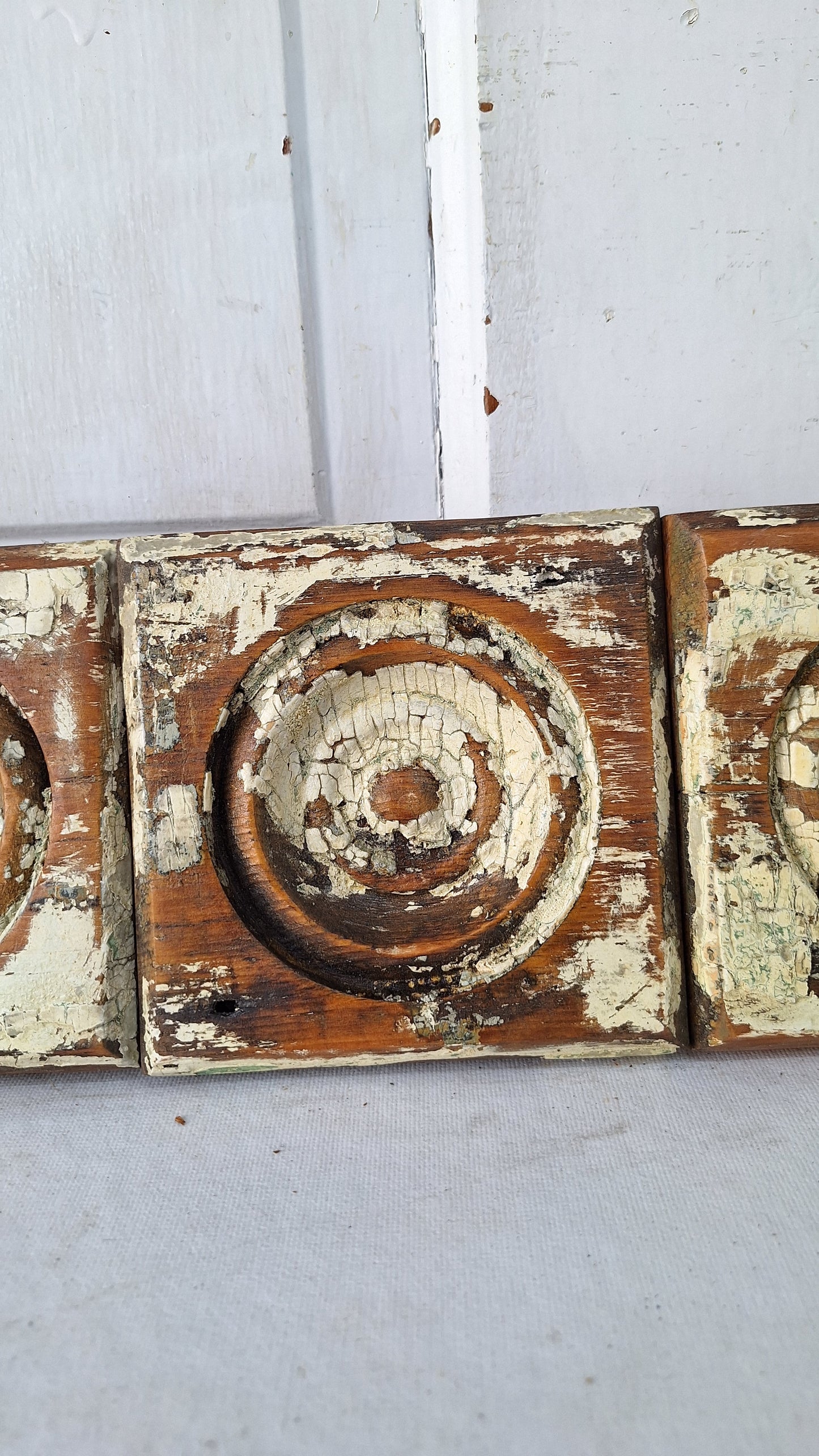 Four Bullseye Rosettes Carved Plinth Blocks, Small Corner Trim Blocks