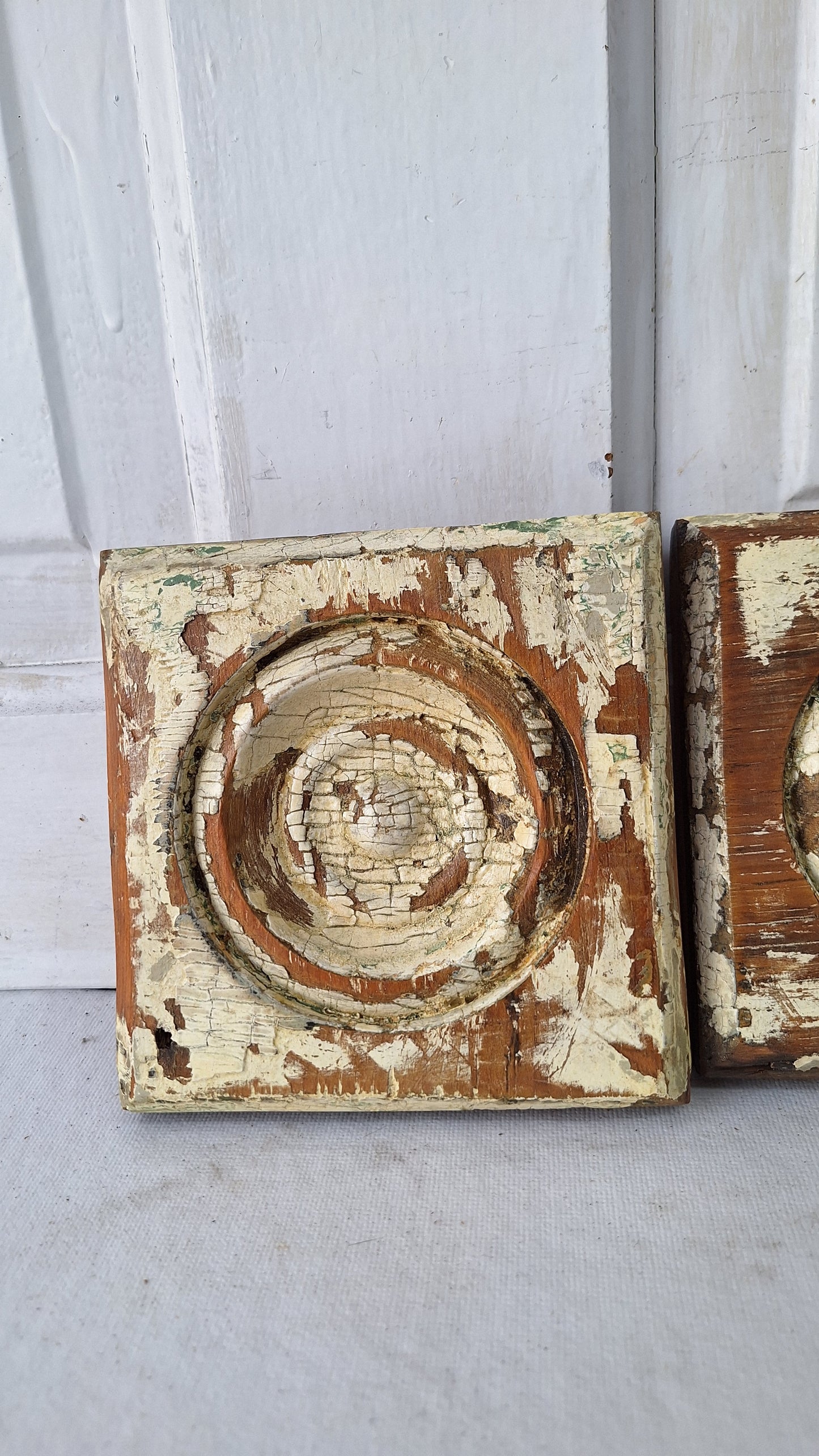 Four Bullseye Rosettes Carved Plinth Blocks, Small Corner Trim Blocks