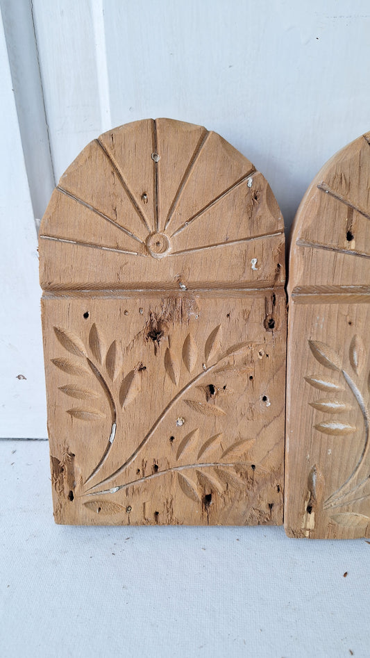 Pair of Antique Spoon-Carved Wood Plinth Blocks, Wood Trim Rosettes