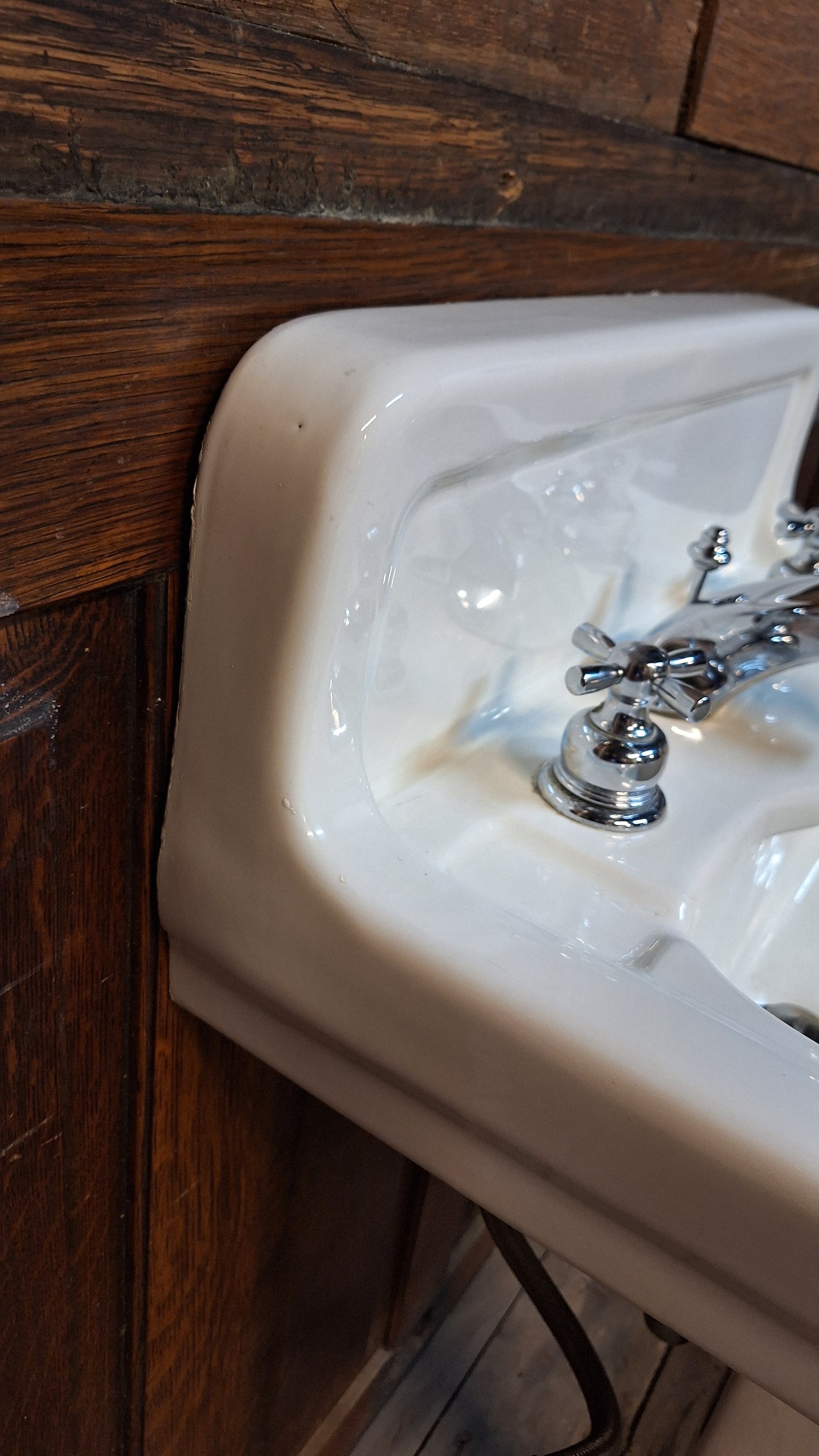 Vintage Peg Leg Sink: Porcelain 1930s Pedestal Sink