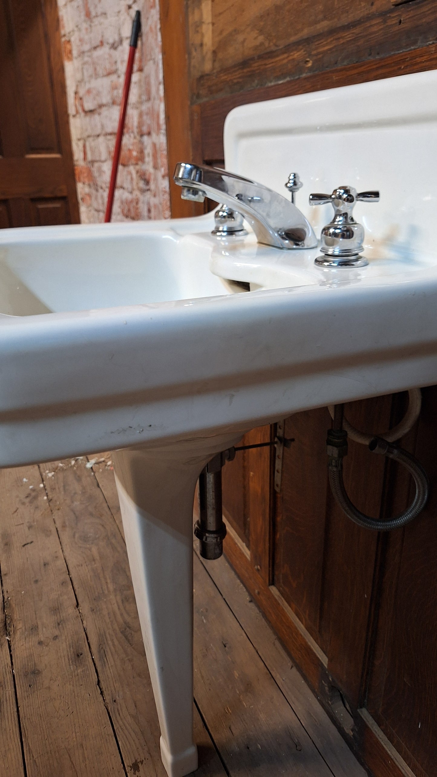 Vintage Peg Leg Sink: Porcelain 1930s Pedestal Sink