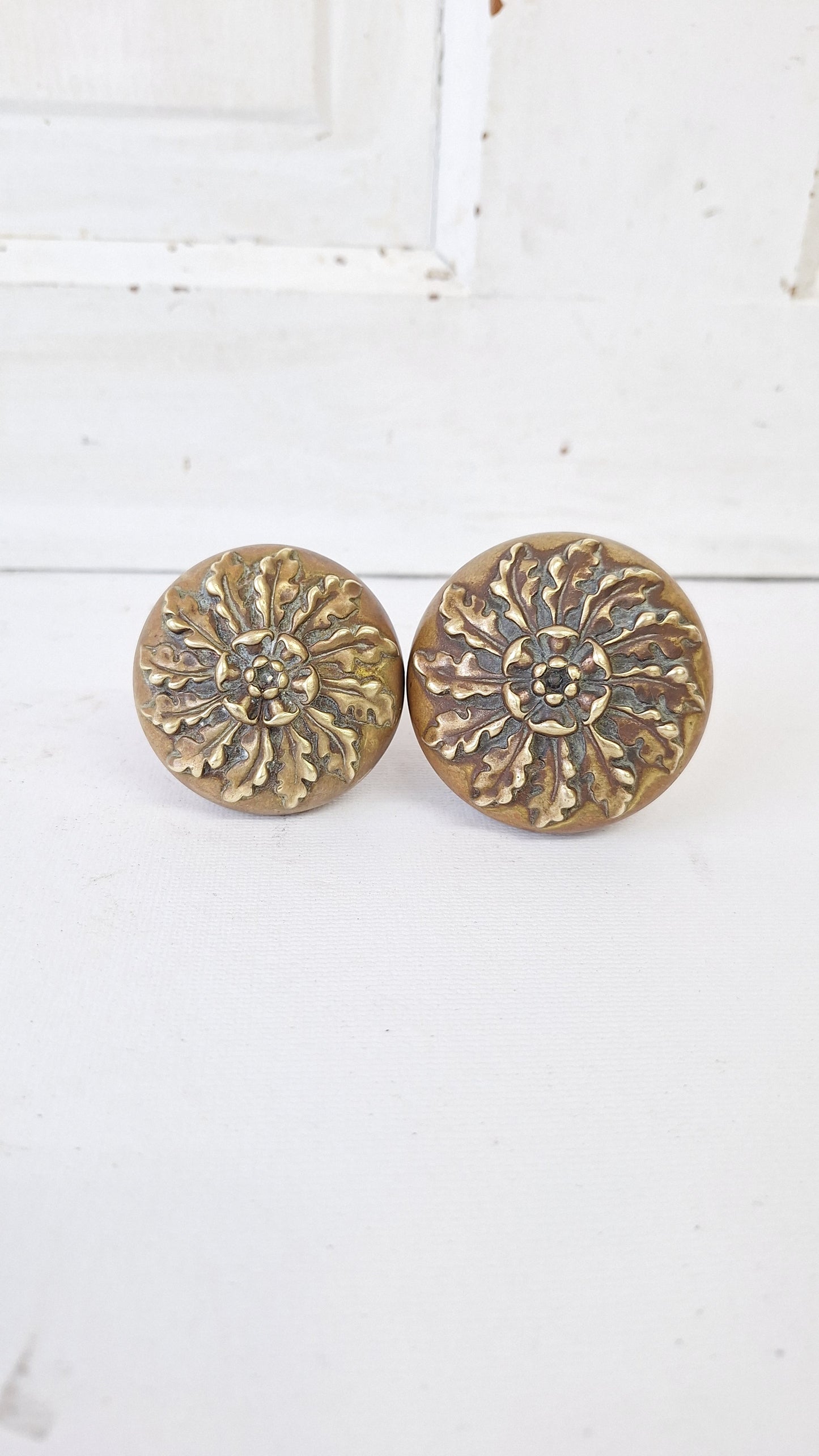 Vericchio Pattern Doorknob Set, Large and Passage Size Door Knobs