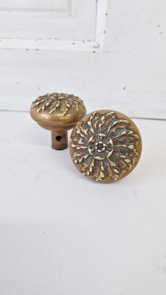 Vericchio Pattern Doorknob Set, Large and Passage Size Door Knobs
