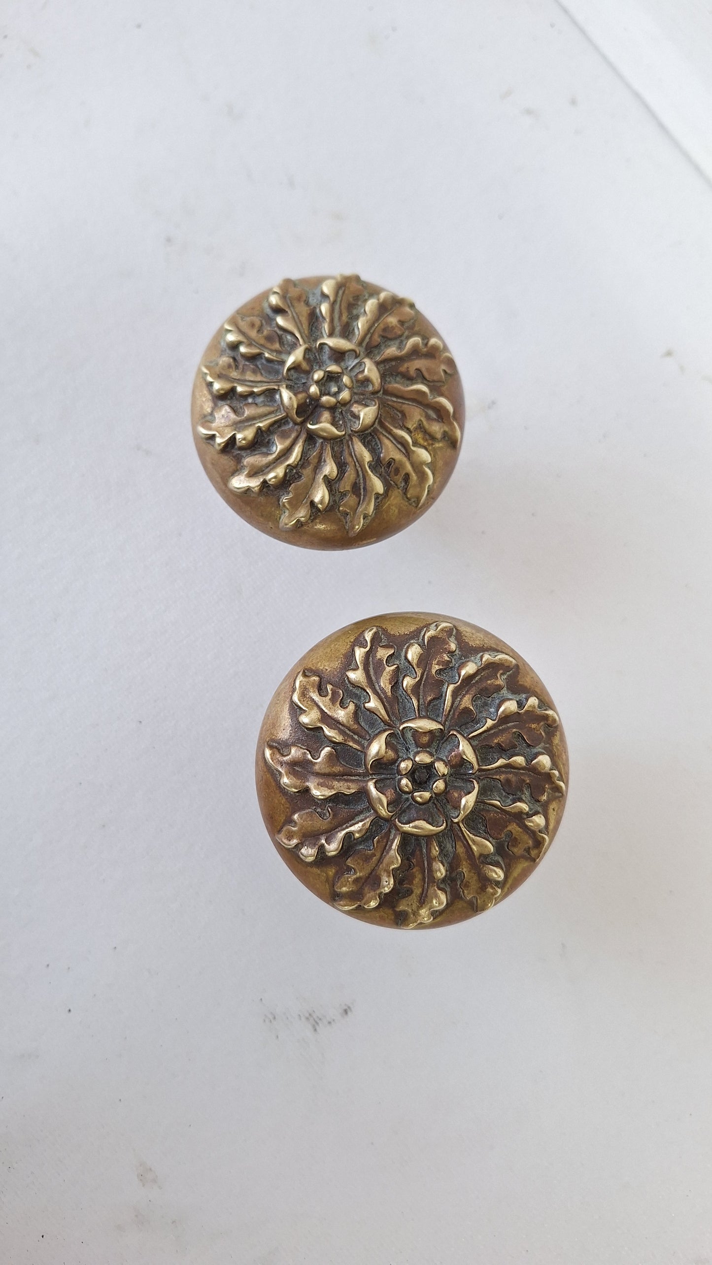 Vericchio Pattern Doorknob Set, Large and Passage Size Door Knobs