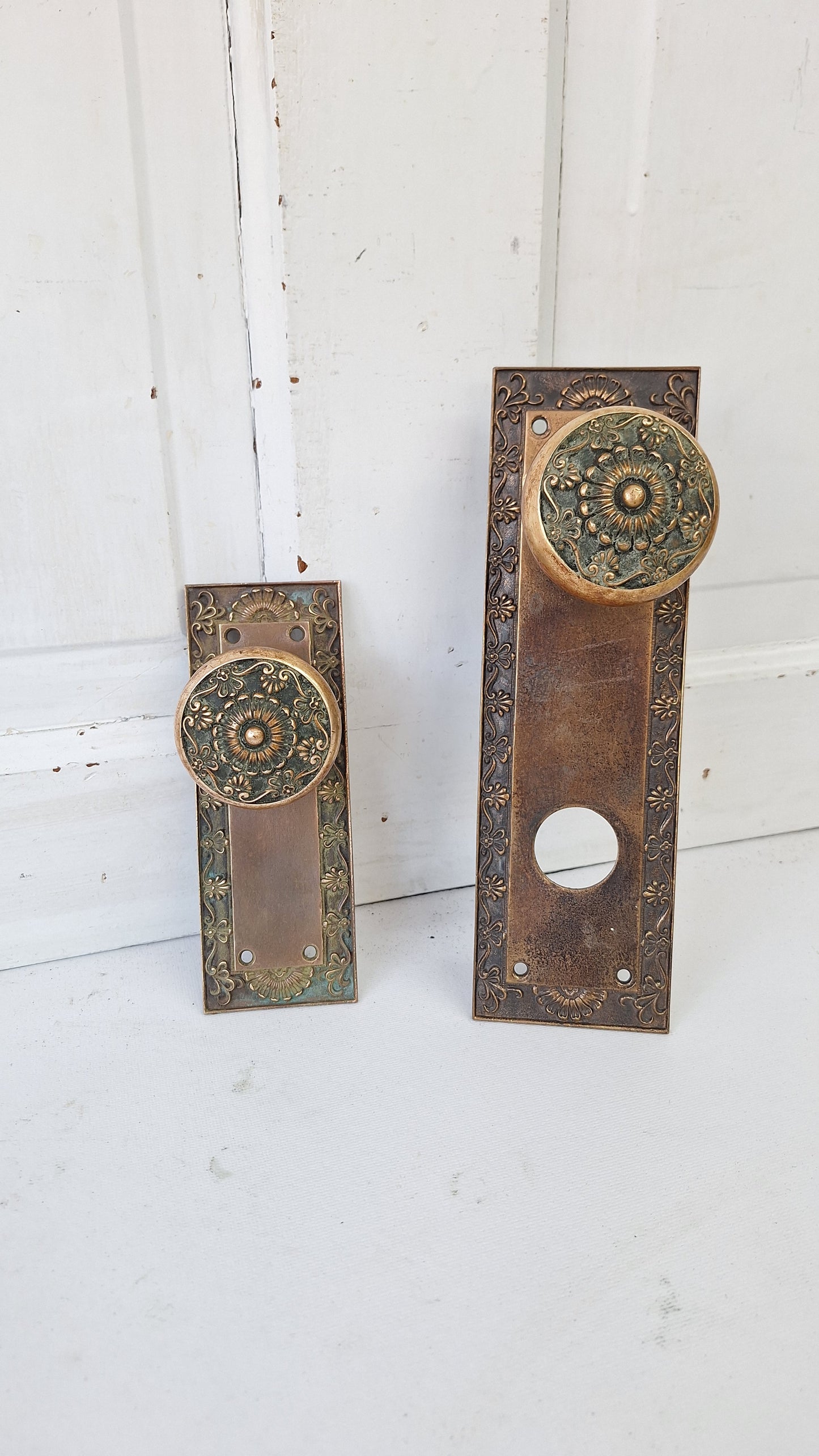 Parthenon Bronze Front Door Hardware, Antique Floral Design Door Knob and Plate Set